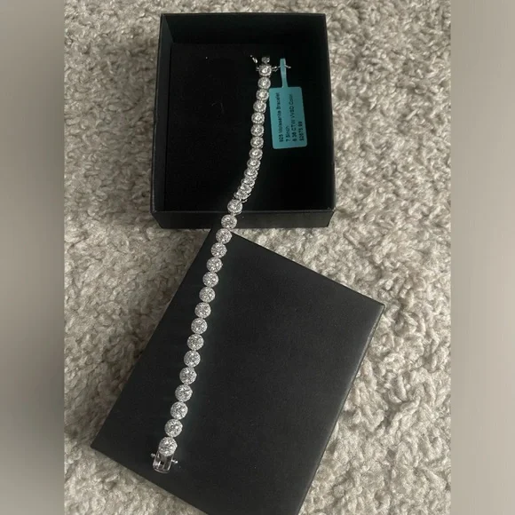 NWT 8.36CTW VVsd moissanite $2700 925 Sterling silver bracelet